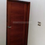 puerta moderna de madera
