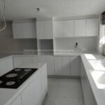 cocina blanca minimalista